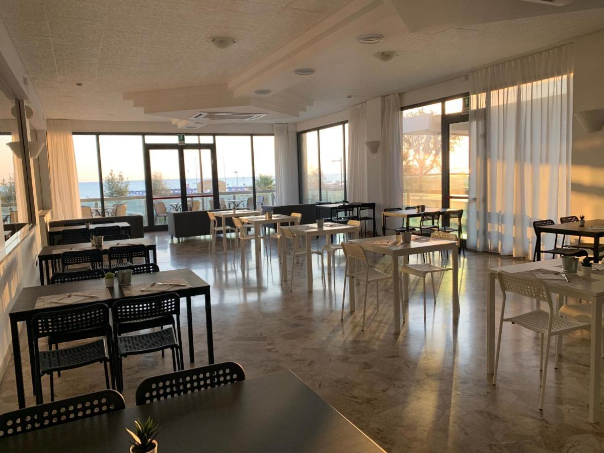 Hotel Tritone Rimini Luaran gambar