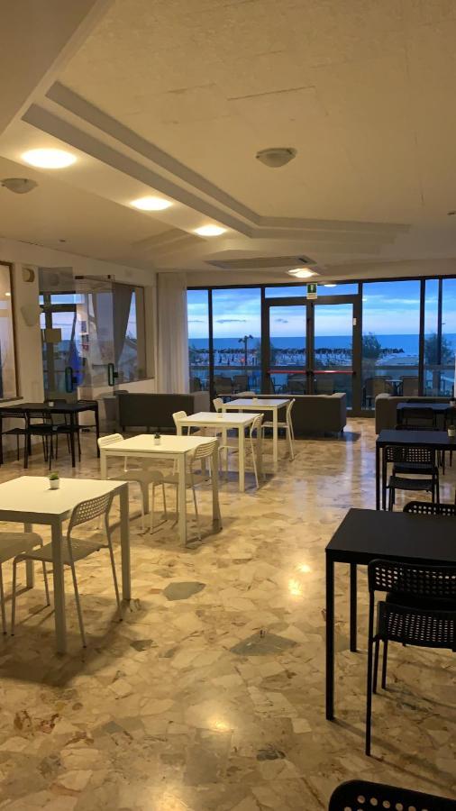Hotel Tritone Rimini Luaran gambar